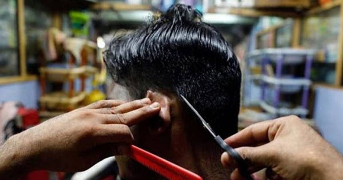 Barber in US who kept shop open during lockdown tests positive for
