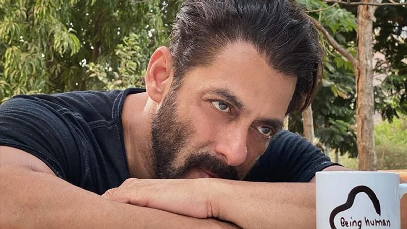 Salman, who was the biggest star of the country with some back-to-back blockbusters like Wanted, Dabangg, and Ready, was enjoying himself at a club in Mumbai with good friend Sanjay Dutt. 
