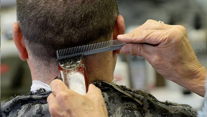 MP minister gives 60,000 for haircut to a barber bsm MP minister gives 60,000 for haircut to a barber bsm