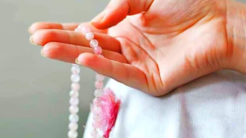 Benefits of holding spatika mala for meditation