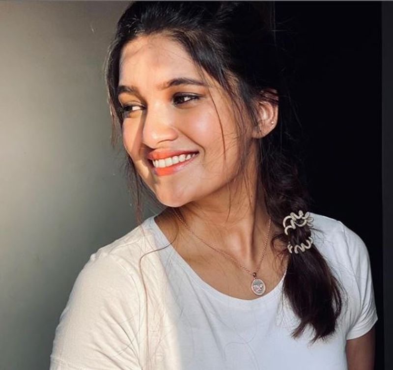 Vani Bhojan Beautiful Clicks 