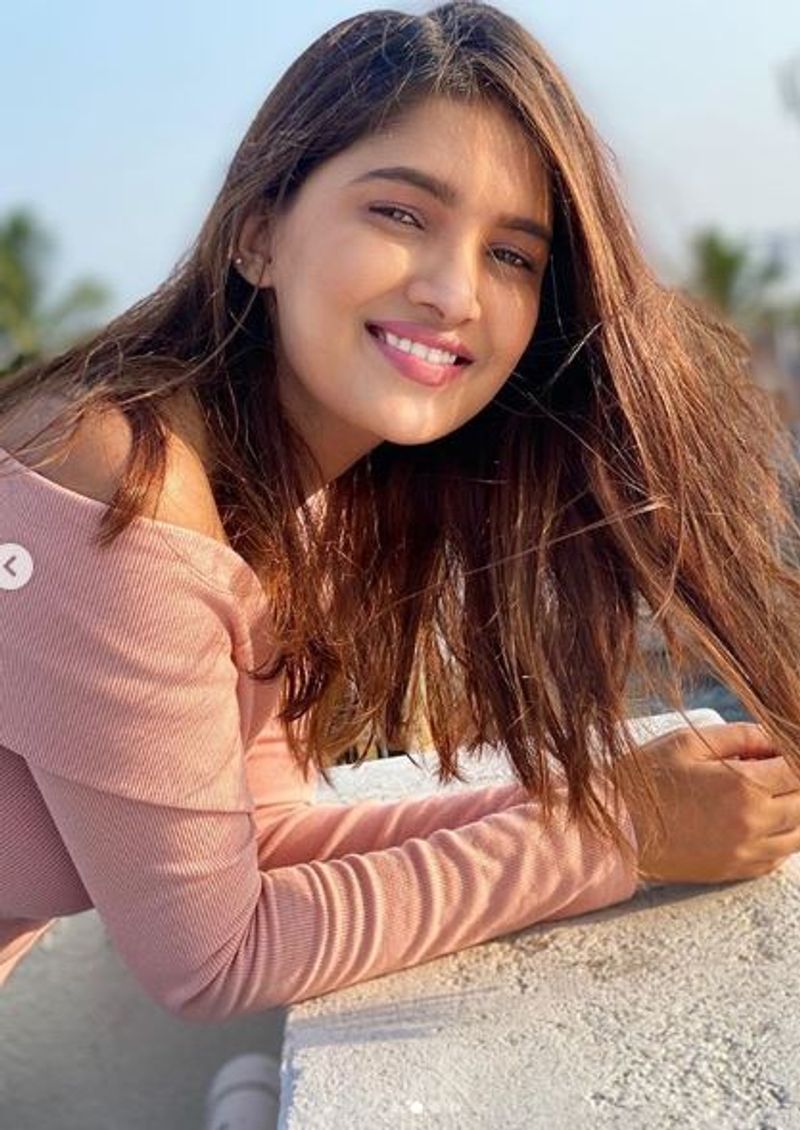 Vani Bhojan Beautiful Clicks 