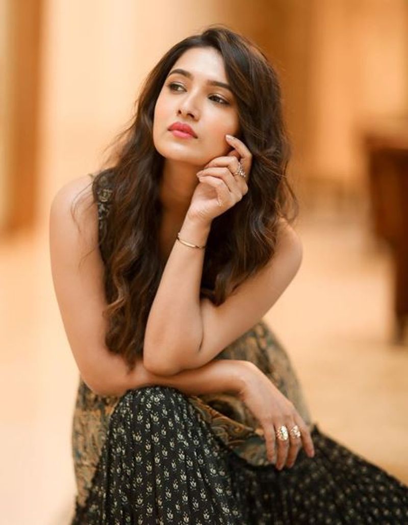 Vani Bhojan Beautiful Clicks 