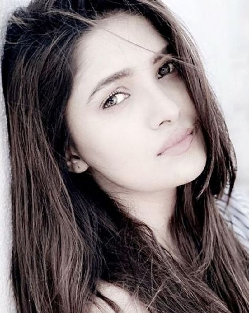 Vani Bhojan Beautiful Clicks 