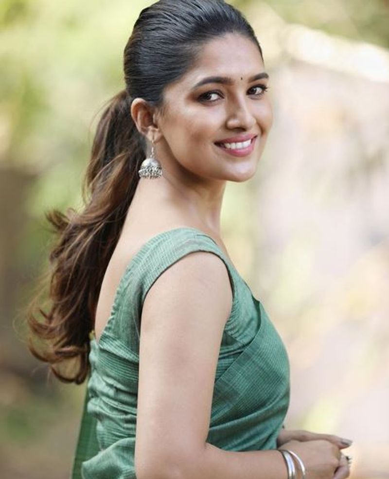 Vani Bhojan Beautiful Clicks 