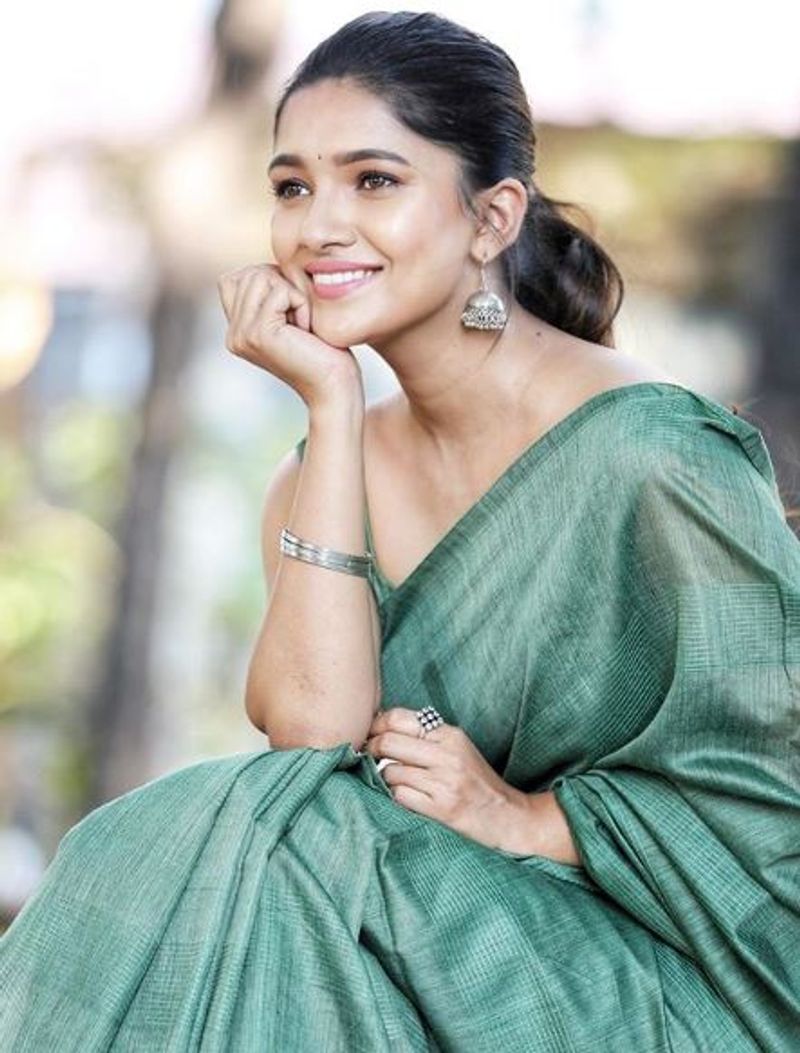 Vani Bhojan Beautiful Clicks 