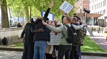 Protesters take part in group hug to defy lockdown in London Protesters take part in group hug to defy lockdown in London