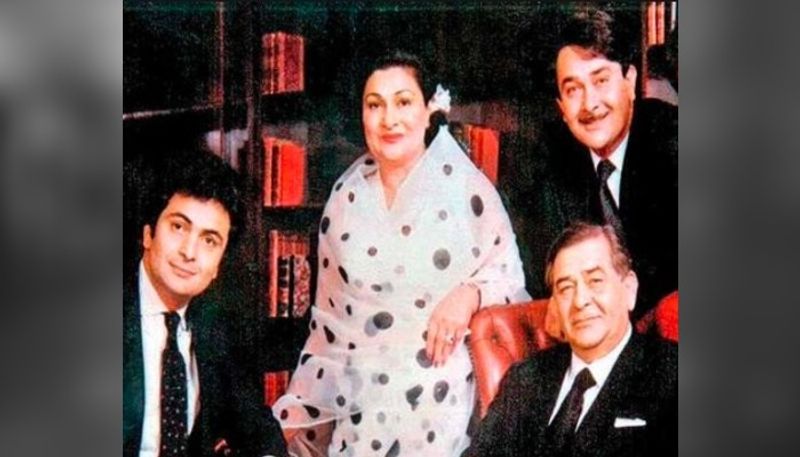 সাক্ষাৎকারে ঋষি কাপুর জানিয়েছিলেন, সেই সময়টা ছিল খুবই কঠিন। পরিবারের ভাঙন, বাবার সম্পর্ক, সবই মনে মনে ছিল তাঁর।