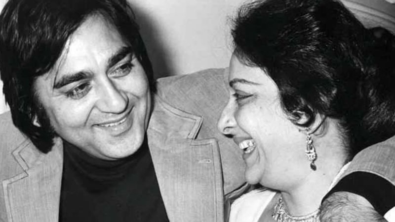 এছাডা়ও 'দ্য লাভ স্টোরি অফ নার্গিস অ্যান্ড সুনীল দত্ত' বইটিতে লেখা ছিল, নার্গিস, রাজ কাপুরের সঙ্গে বিচ্ছেদের পর স্যুইসাইডল হয়ে গিয়েছিলেন।