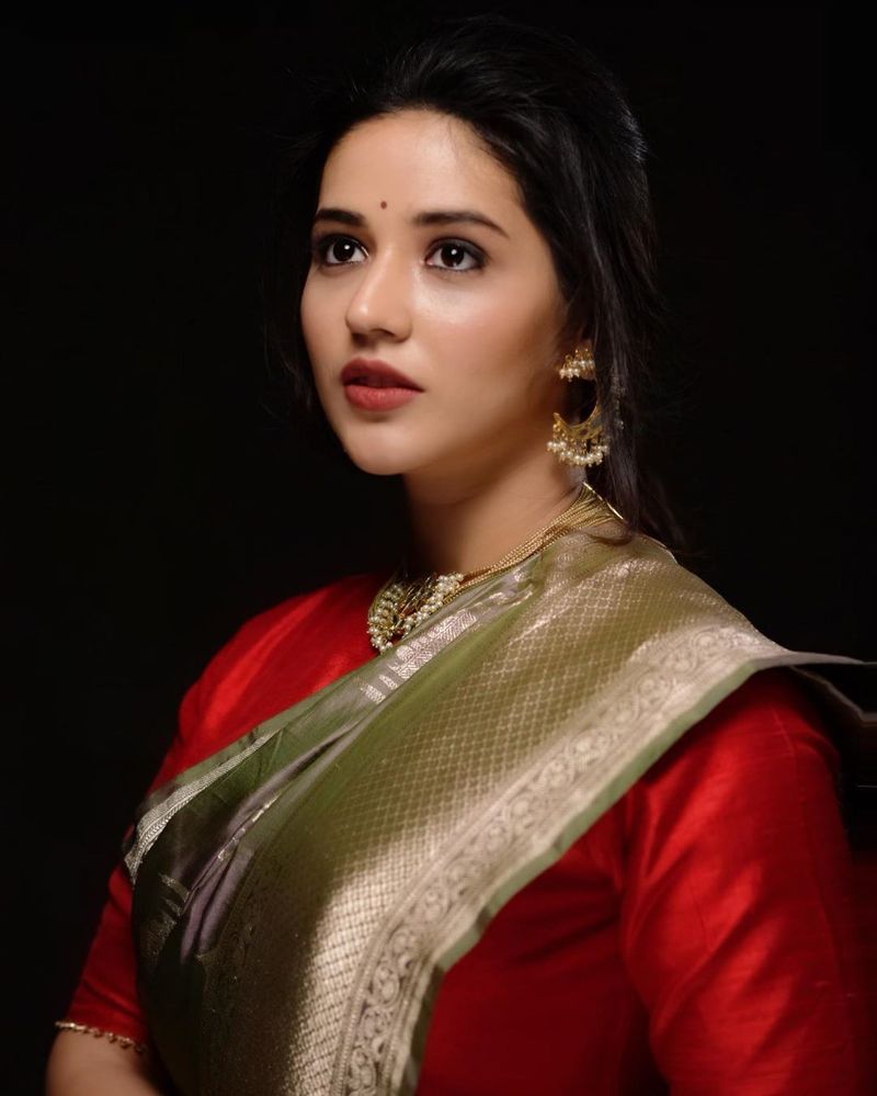 Priyanka Jawalkar Hot instagram photos