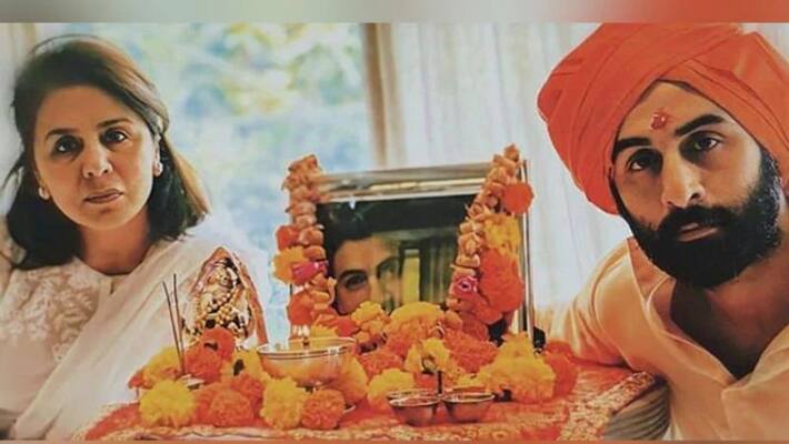 Pic Of Ranbir And Neetu Kapoor From Rishi Kapoor's Prayer Meet Pic Of Ranbir And Neetu Kapoor From Rishi Kapoor's Prayer Meet