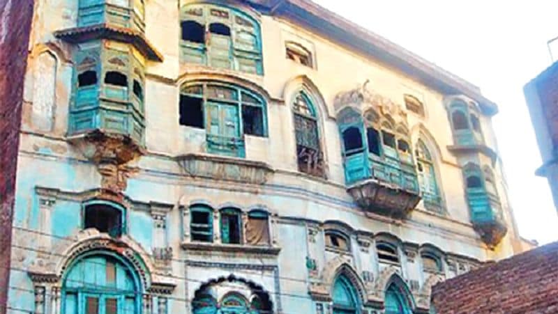 ভুমিকম্পের জন্য এই বাড়িটি ভেঙে যায়। পাশাপাশি ছিল দেখাশোনা করার অভাব। ১৯৯০ সালে এই বাড়িতে গিয়েছিলেন ঋষি কাপুর।
