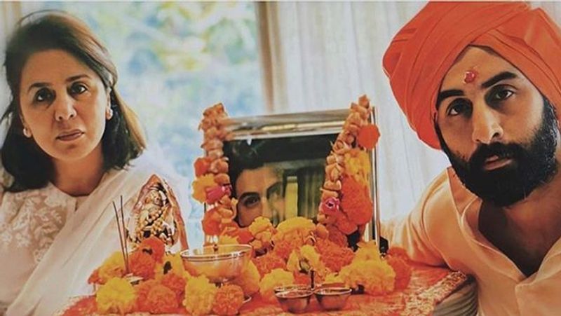 His last rites were performed at the Chandanwadi crematorium at around 4pm on April 30