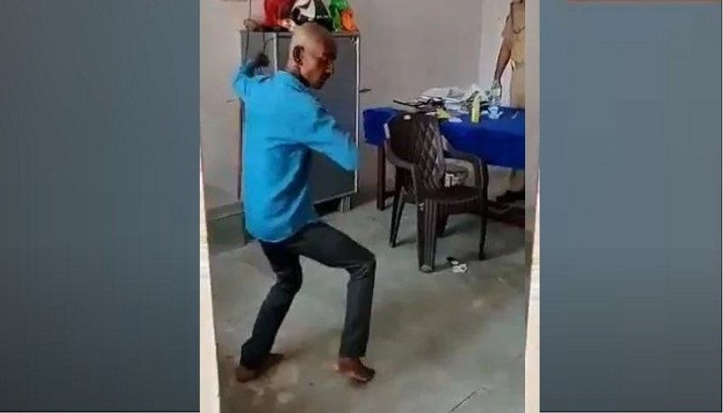 Punishment for breaking lockdown, dance on Sapna Chaudhary song in police station, video viral asa