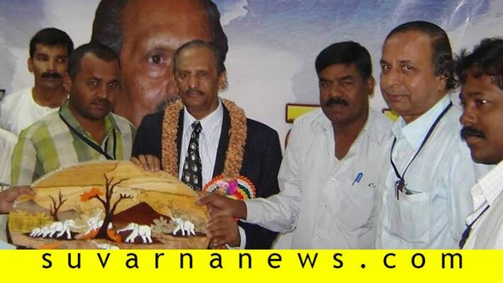 Nissar Ahmed's Popular Nityotsava Poem Penned in Shivamogga Meenaskshi Bhavan room Nissar Ahmed's Popular Nityotsava Poem Penned in Shivamogga Meenaskshi Bhavan room