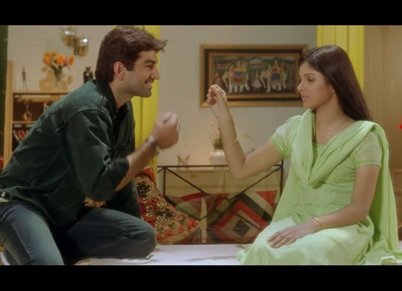 পরবর্তীতে ছবির জগতে পা রাখেন শ্রাবন্তী ২০০৩ সালে। ছবির নাম ছিল চ্যাম্পিয়ান। এই ছবিতেই তাঁর বিপরীতে দেখা গিয়েছিল জিৎ-কে।