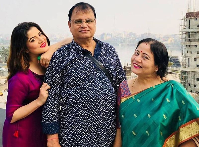 শ্রাবন্তীর হাতে এখন বেশ কয়েকটি ছবির কাজ। তবে লকডাউনে বর্তমানে রোশানের সঙ্গেই চুটিয়ে সংসার করছেন শ্রাবন্তী।