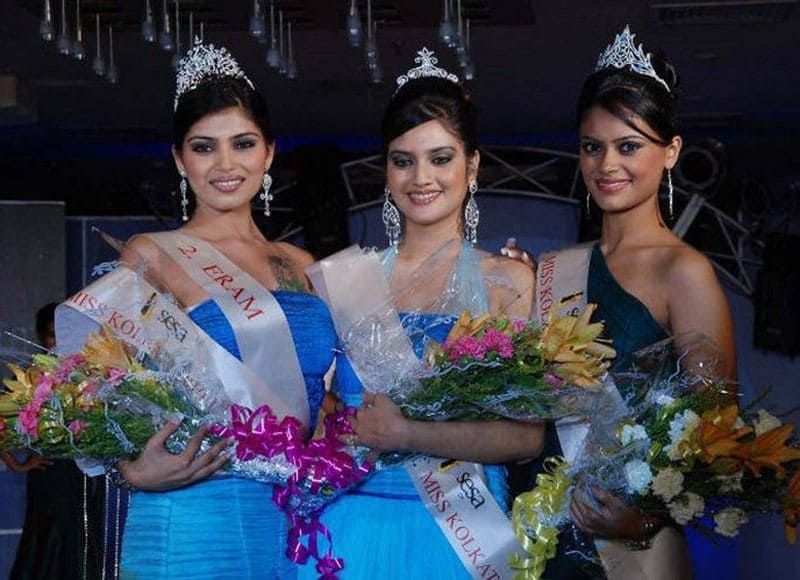 ২০১০ সালে ফেয়ার ওয়ান মিস কলকাতা নামক একটিপ্রতিযোগিতায় তিনি বিজয়ী হয়েছিলেন। তারপর থেকে মডেলিং -এর শুরু নুসরতের।