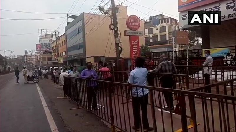 Not only in India, in thailand too there is a fight for liquor, looting started in the shop when the beer box opened kph