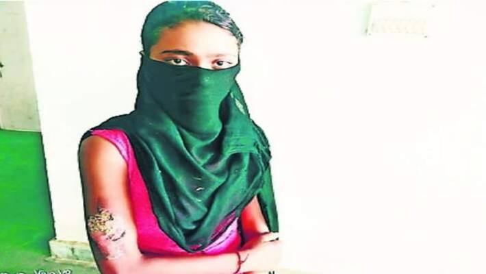 hot pan fired in bhari panchayat accused of absconding with lover in siwan pra hot pan fired in bhari panchayat accused of absconding with lover in siwan pra