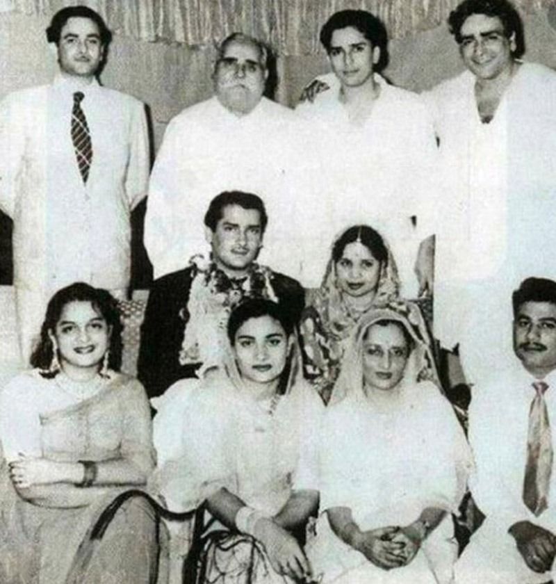 পৃথ্বীরাজ কাপুর এই বাড়িতেই জন্মগ্রহণ করেছিলেন। এমনকি রাজ কাপুরের জন্ম এই বাড়িতেই। তাই কাপুর পরিবারের সঙ্গে পাকিস্তানের পেশওয়ার ওতোপ্রতভাবে জড়িত।