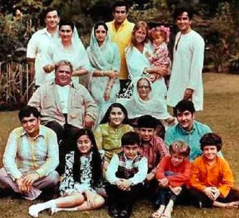 পৃথ্বীরাজ কাপুরের বাবা দিওয়ান বসেশ্বরনাথ কাপুর পাকিস্তানের সেই হাভেলি ছেড়ে চলে আসেন ভারতের ফিল্ম ইন্ডাস্ট্রিতে।