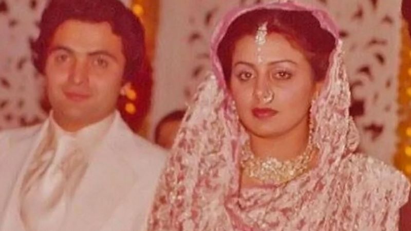 সালটা ১৯৭৪। 'জেহরিলা ইনসান ' ছবির সেটে প্রথম দেখা নীতু সিং -এর সঙ্গে। তারপর থেকে পথচলা শুরু দুজনের। বন্ধুত্ব-প্রেম চলতে চলতেই তা পরিণতি পেয়েছিল ১৯৮০ সালে ২২ জানুয়ারী।