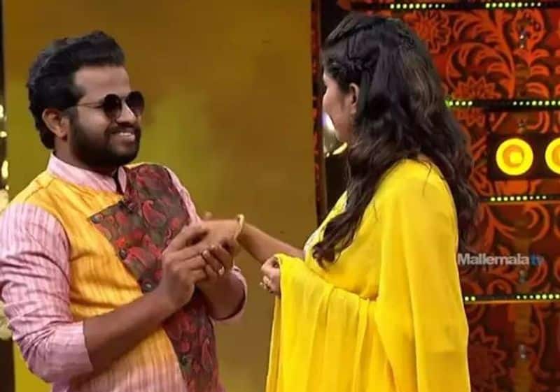 Hyper Aadi Sings A tragic Ballad On Jabardasth Stage About His Lost Love