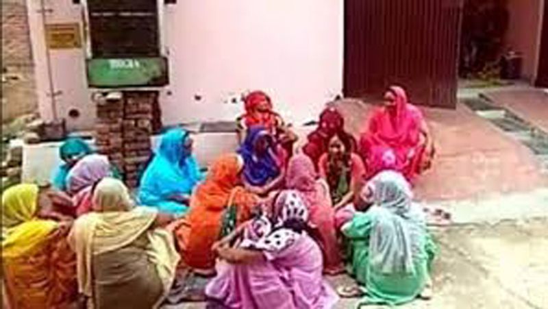 police reached close to revelations in the case of 5 deaths in a family in Etah kpl
