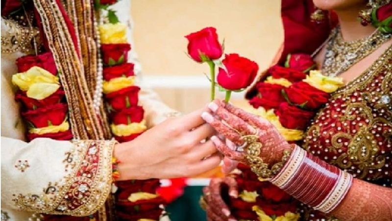 unique marriages of lockdown, older sister in the morning and younger sister married in the evening asa