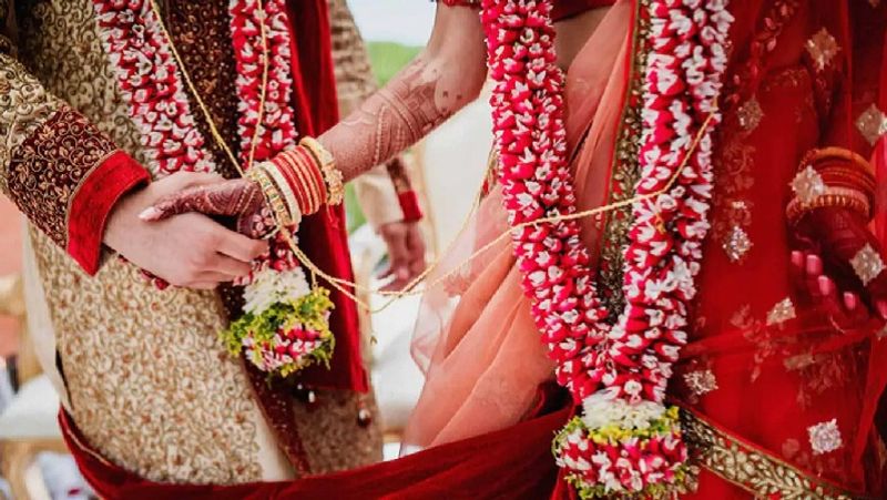 unique marriages of lockdown, older sister in the morning and younger sister married in the evening asa