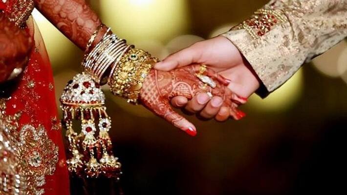 Andhra Pradesh People Attends The Wedding Without Having Pass Newly Wedded Couple In Quarantine Andhra Pradesh People Attends The Wedding Without Having Pass Newly Wedded Couple In Quarantine
