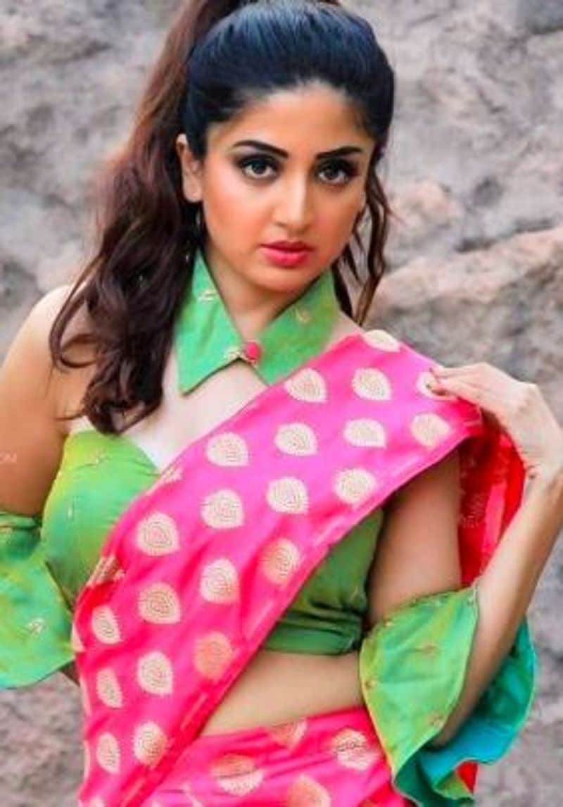 Poonam kaur gives clarity over Jalsa movie controversy