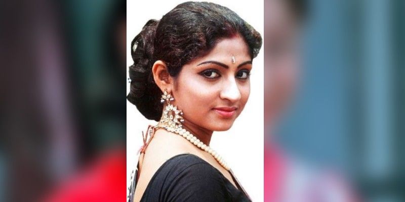 তবে মহুয়ার প্রসঙ্গ উঠলেই তাঁর আকস্মিক মৃত্যু যেন কিছুতেই পিছু ছাড়ে না। স্টোভ ফেটে আগুনে মারা গিয়েছিলেন। এ পর্যন্তই খবর এসেছিল।