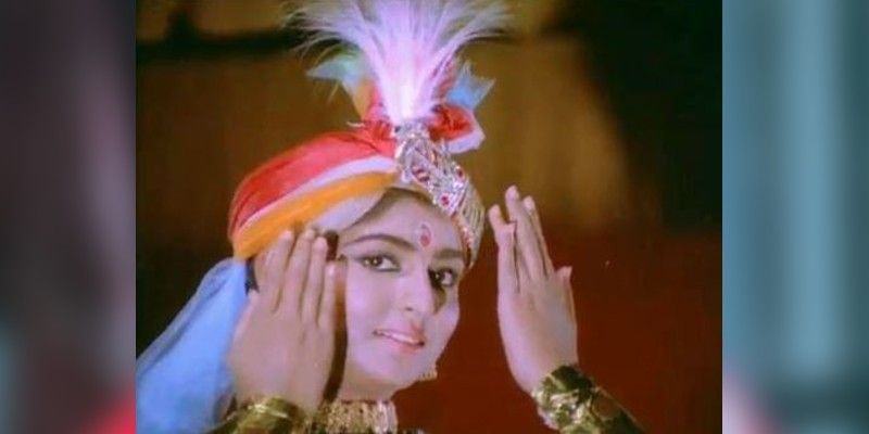 এই দুর্ঘটনার সময় এক হোটেলে ছিলেন মহুয়া। সেখানেই রান্না করতে গিয়ে স্টোভ জ্বালাতে যান তিনি। সেখান থেকেই এই অঘটন ঘটে বলে জানা যায়।