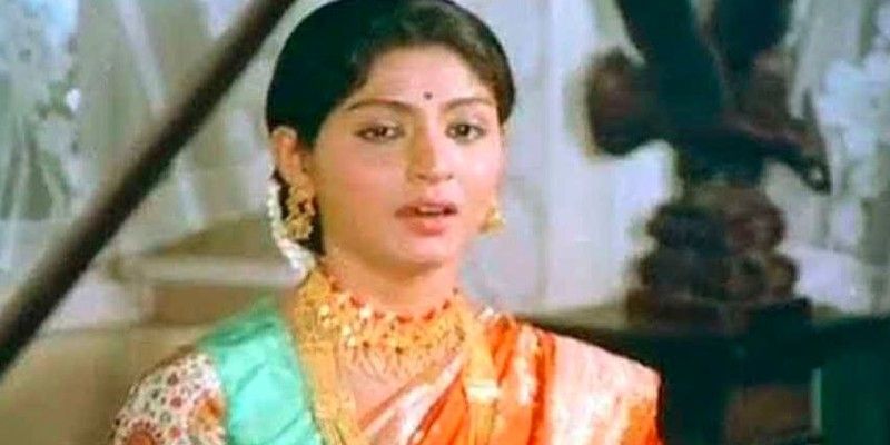 তাঁর মৃত্যুর কারণ হিসেবে অনেকেই অভিনেত্রীর জীবনযাপনকে দোষারোপ করে। তিনি দীর্ঘদিন অধিক রাতে বাড়ি ফিরতেন মদ্যপ অবস্থায়। যার জেরে স্বামীর সঙ্গে নিত্যদিন সমস্যা লেগেই থাকত।