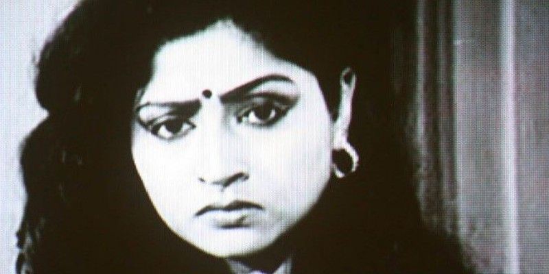 অভিনেত্রীর সঙ্গে অঞ্জন চৌধুরির সম্পর্ক নিয়ে নানা কানাঘুষো আসত সেই সময়। অন্যদিকে মহুয়া সে সময়ের অন্যতম সফল অভিনেত্রীদের মধ্যে একজন।