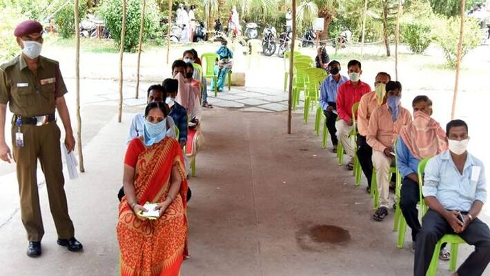 Sate Bank of India Given Water Fecility to customers in Ballari During Summer Season Sate Bank of India Given Water Fecility to customers in Ballari During Summer Season