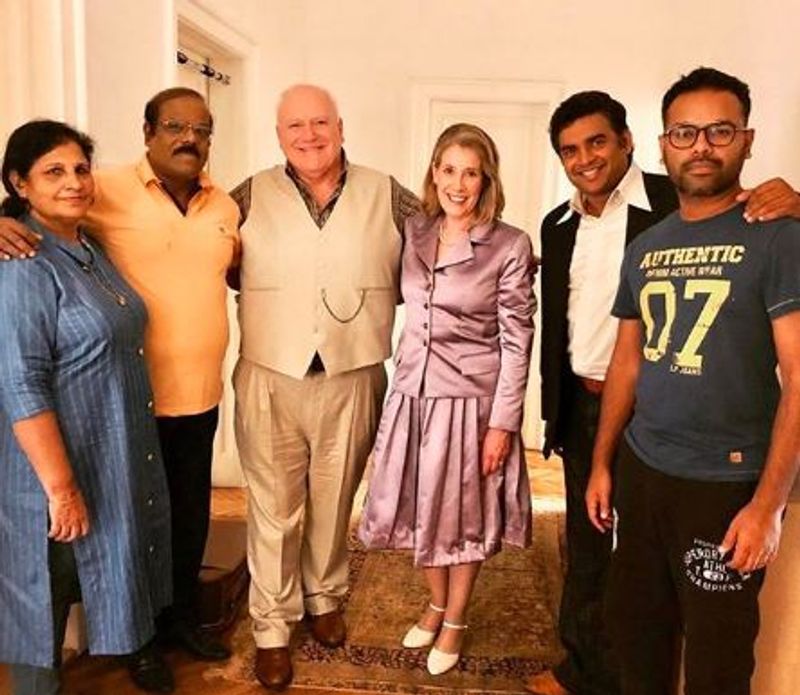 ಆರಂಭದ ದಿನಗಳಲ್ಲಿ ಖ್ಯಾತ ನಿರ್ದೇಶಕ ಮಣಿರತ್ನಮ್ ಅವರ ನಿರ್ದೇಶನದ ಇರುವರ್ ಸಿನಿಮಾದಿಂದ ತಿರಸ್ಕೃತಗೊಂಡಿದ್ದರು . 