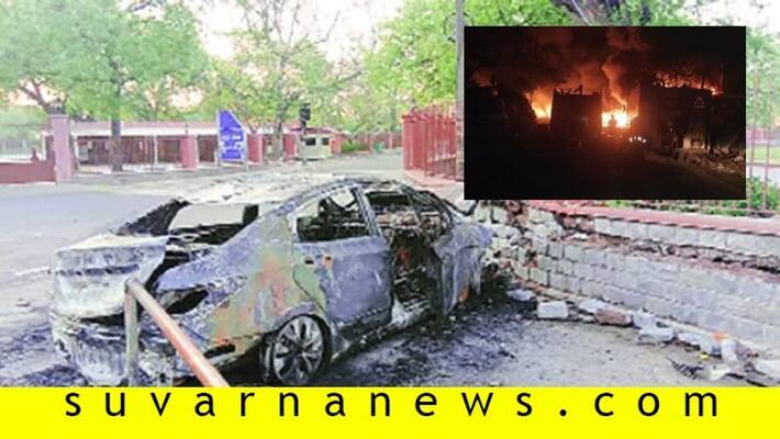 Drunk man smashes into Qutub Minar perimeter wall in delhi Drunk man smashes into Qutub Minar perimeter wall in delhi