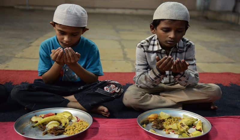 Ramadan prayer at home...tamilnadu chief khaji