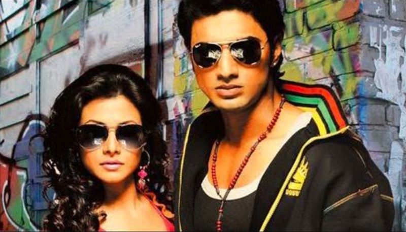 কামব্যাক করলেন প্রেমের কাহিনি ছবিতে। কোয়েল মল্লিকের বিপরীতে তাঁকে দেখা গিয়েছিল এই ছবিতে। কন্নড় ছবি মুঙ্গারুর বাংলা রিমেক হল এই প্রেমের কাহিনি।