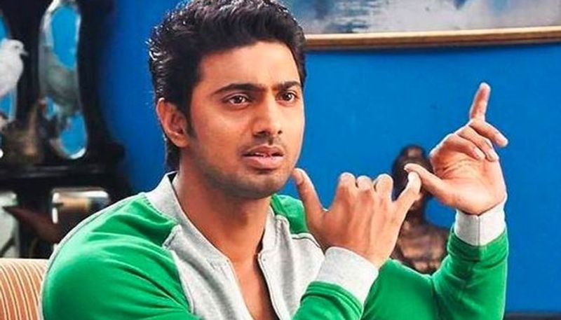 এছাড়াও এনএবিসি আন্তর্জাতিক বাংলা ফিল্ম অ্যাওয়ার্ড রয়েছে তাঁর ঝুলিতে। বিভিন্ন পুরষ্কারে সম্মানিত হওয়ার পাশাপাশি দেবের জনপ্রিয়তা, ফ্যান ফলোয়িংও ক্রমশ বেড়ে চলেছে।