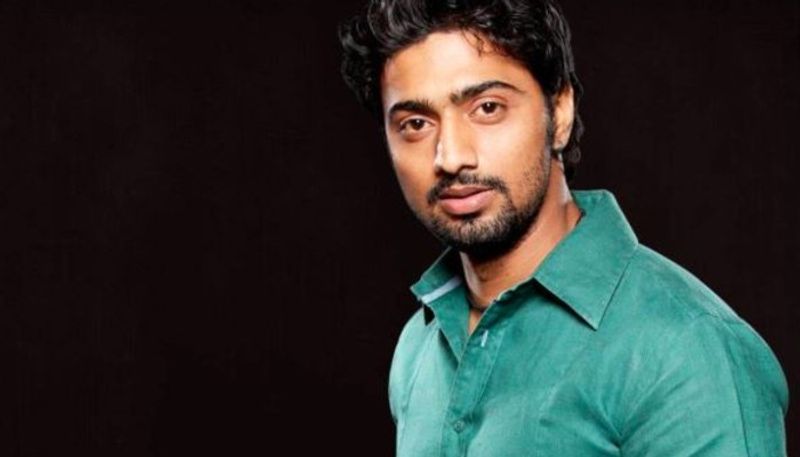 টলিউডের নামি প্রযোজকদের বিরুদ্ধে গিয়ে নিজের প্রযোজনা সংস্থা খোলেন দেব। দেব এন্টারটেনমেন্ট ভেনচার্স প্রাইভেট লিমিটেড। এই প্রযোজনা সংস্থা একের পর এক ভাল ছবি উপহার দিতে থাকেন দর্শকদের। চ্যাম্প, ককপিট, কবীর, হইচই আনলিমিটেড। একের পর এক ভিন্ন স্বাদের ছবি।