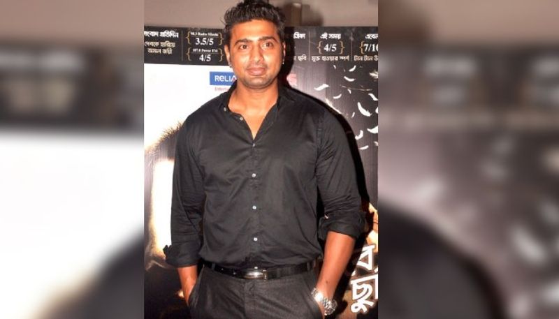 এই প্রযোজনা সংস্থা এবং নিজের পি আর টিম দেব বানিয়েছেন বড় যত্নে। দেবের কথায়, তাঁর ছবি প্রচারের আইডিয়া দেখে যশ রাজ ফিল্মস থেকে ফোন এসেছিল দেবের কাছে। তারাও দেবের কাজে হতবাক।