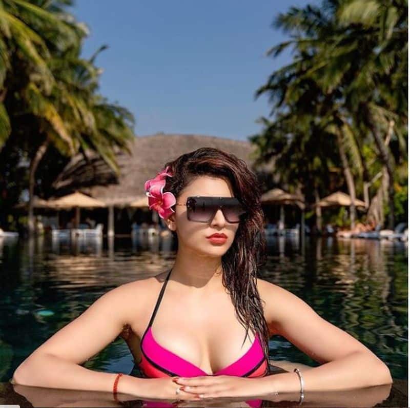 Actress Urvashi Rautela Hotness over loaded Photo Going Viral