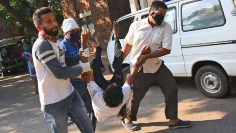 ಅಘಟನಾ ಸ್ಥಳಕ್ಕೆ ವಿಶಾಖಪಟ್ಟಣಂ ಜಿಲ್ಲಾಧಿಕಾರಿ ವಿ. ವಿನಯ್ ಚಾಂದ್ ಆಗಮಿಸಿದ್ದು, ಪರಿಸ್ಥಿತಿ ನಿಯಂತ್ರಿಸಲು ಬೇಕಾದ ವ್ಯವಸ್ಥೆಗಳನ್ನು ಕೈಗೊಂಡಿದ್ದಾರೆ. 