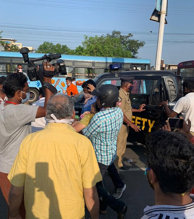 জাতীয় বিপর্যয় মোকাবিলা বাহিনীর এক অফিসার জানিয়েছেন, সোশ্যাস ডিসট্যান্সিং বজায় রেখে কাজ করার জন্য উদ্ধার কার্য চালাতে দেরি হয়েছে। স্থানীয় প্রশাসনের আশঙ্কা এই দুর্ঘটনায় মৃত্যুর সংখ্যা আরও বাড়তে পারে।