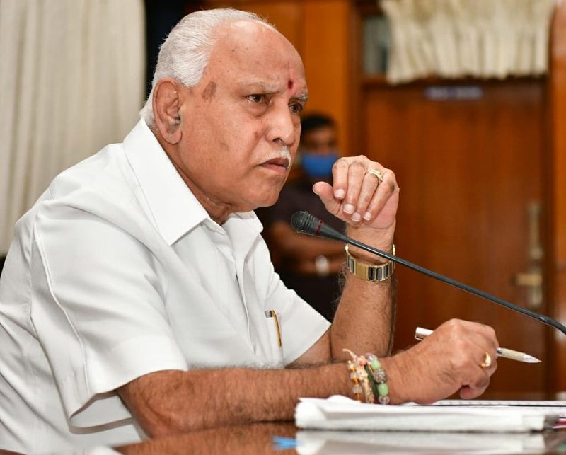  ರಾಜ್ಯದಲ್ಲಿ ಈಗ ಮತ್ತೆ ಆರ್ಥಿಕ ಚಟುವಟಿಕೆಗಳು ಪ್ರಾರಂಭವಾಗುತ್ತಿದ್ದು, ತೆರಿಗೆ ಸೋರಿಕೆ ತಡೆಗಟ್ಟಲು ಕಟ್ಟುನಿಟ್ಟಿನ ಕ್ರಮ ಕೈಗೊಳ್ಳುವಂತೆ ಮುಖ್ಯಮಂತ್ರಿ ಬಿ.ಎಸ್. ಯಡಿಯೂರಪ್ಪ ಅವರು ವಾಣಿಜ್ಯ ತೆರಿಗೆ ಇಲಾಖೆ ಅಧಿಕಾರಿಗಳಿಗೆ ಸೂಚನೆ ನೀಡಿದ್ದಾರೆ.
