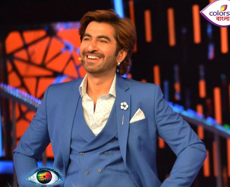 টেলিভিষণের পর্দাতে ঝর তোলেন জিৎ। বাংলার বিগ বসের সঞ্চালনার সুদাবে দর্শকদের ড্রইং রুমে জায়গা করে নেওয়া জিৎ।